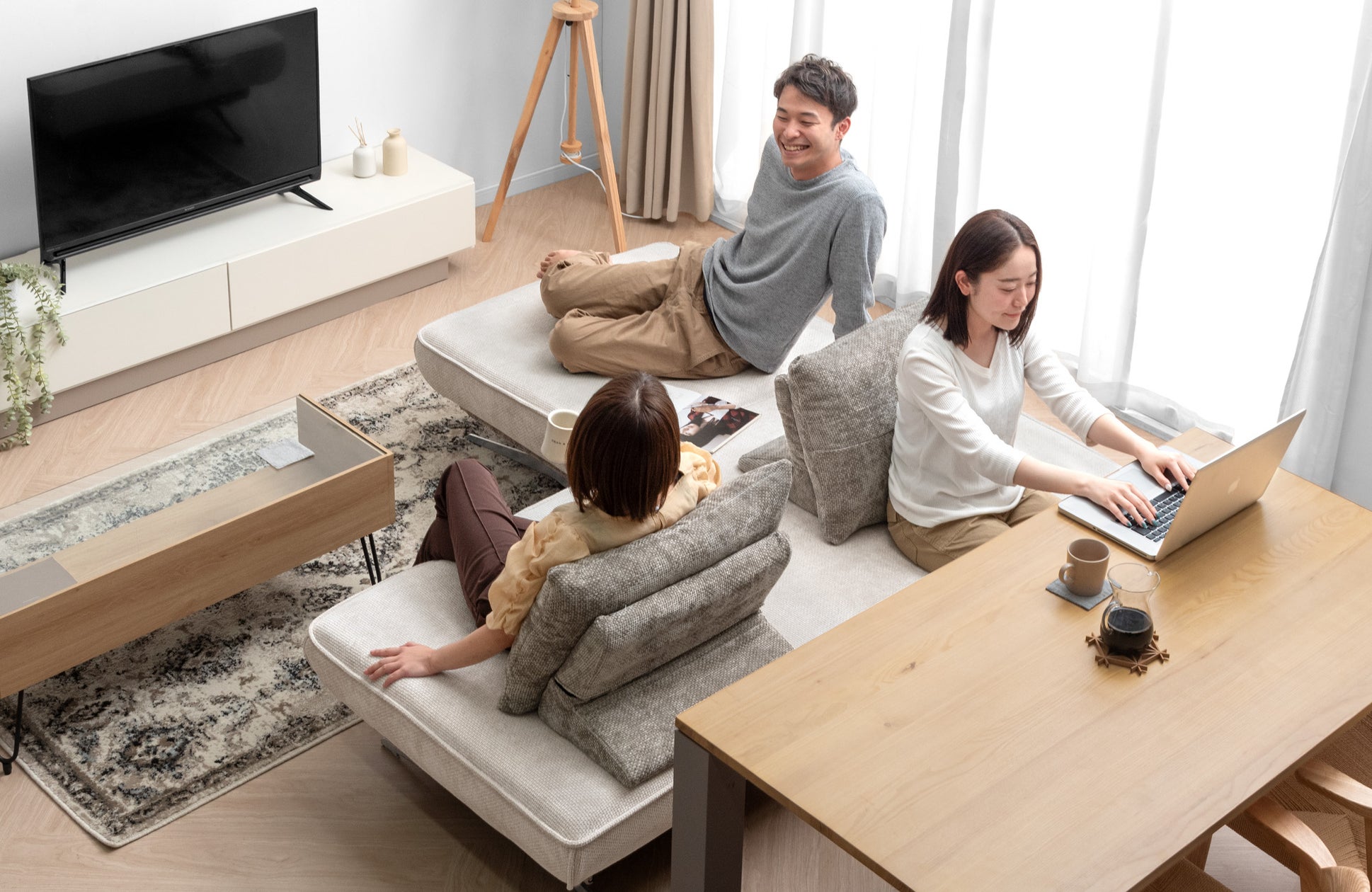 「家族、友人、みんなが集まるリラックス空間を」より自由な使い方ができるアイランドソファが新登場 | タンスのゲン株式会社のプレスリリース