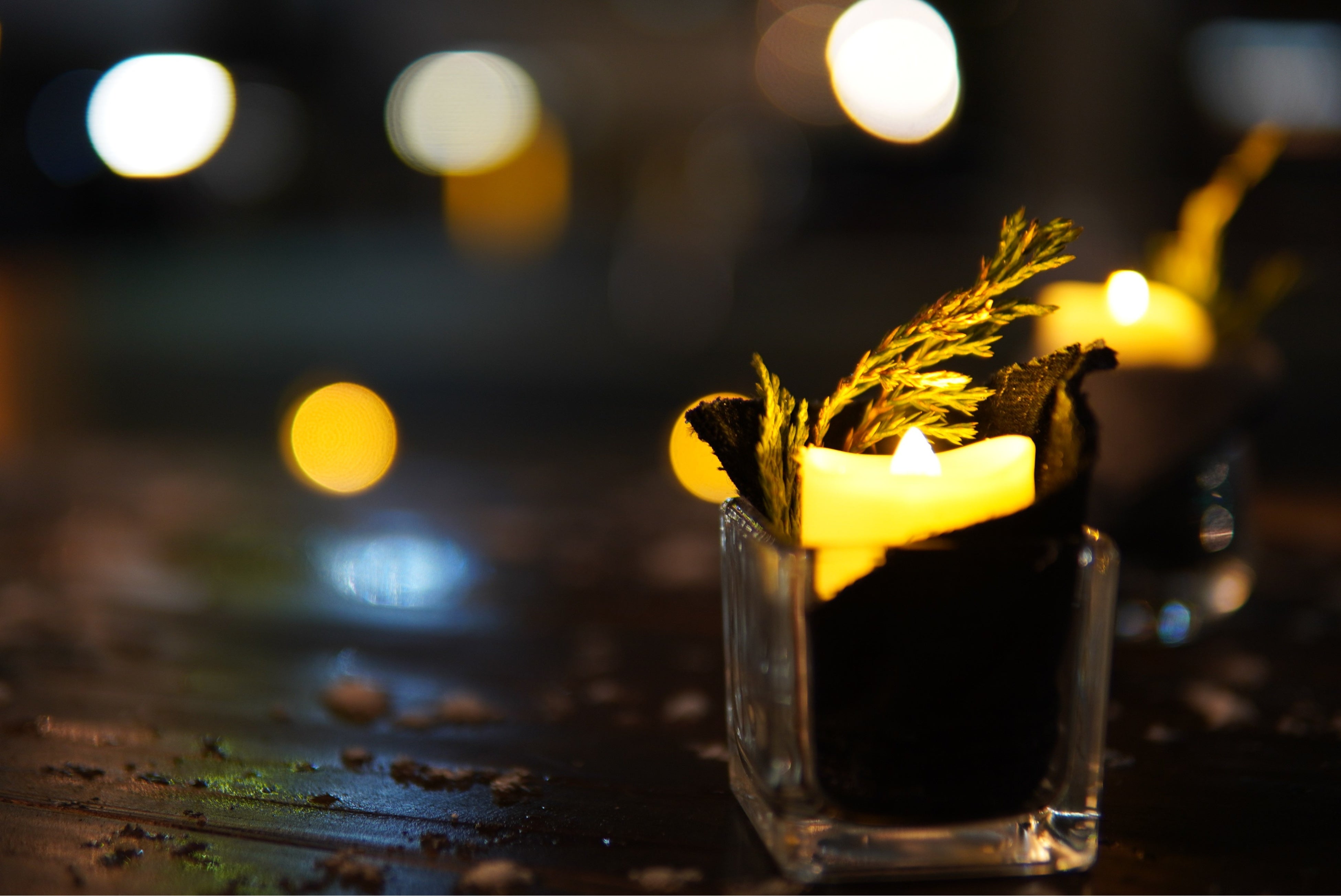 ベンチ上にもキャンドルの灯りをご用意しています