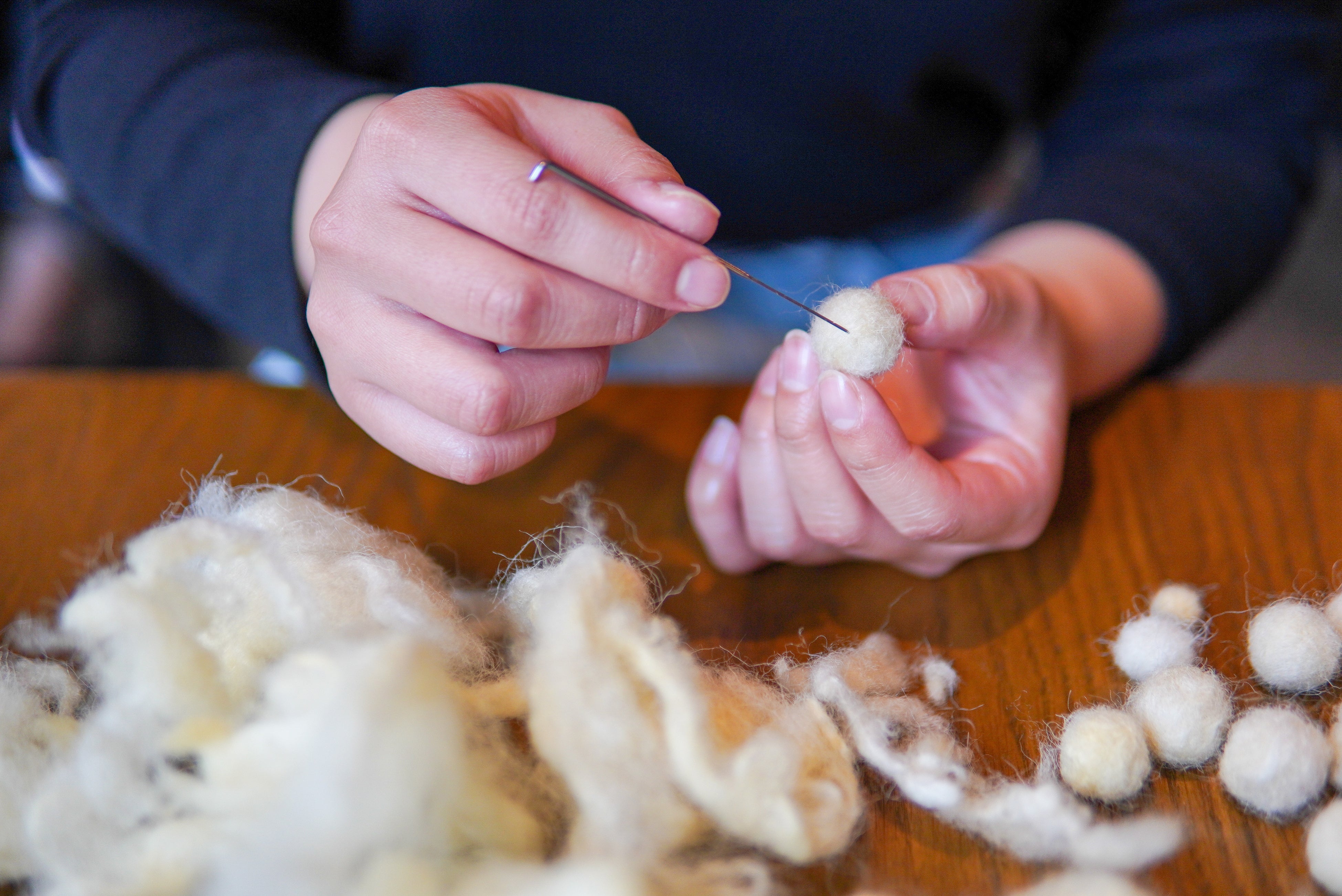 羊毛フェルト作りの様子