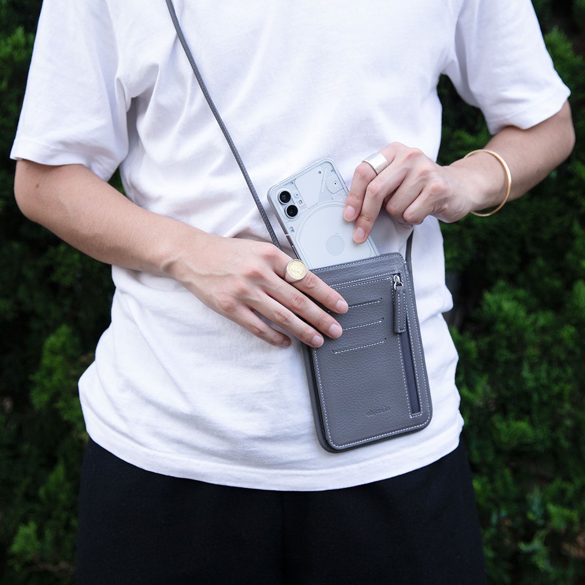 【iDEAL】ケース＆ストラップ＆選べるチャーム SIMPLICITY ROUND CHARM POUCH M ラウンドチャームポーチM