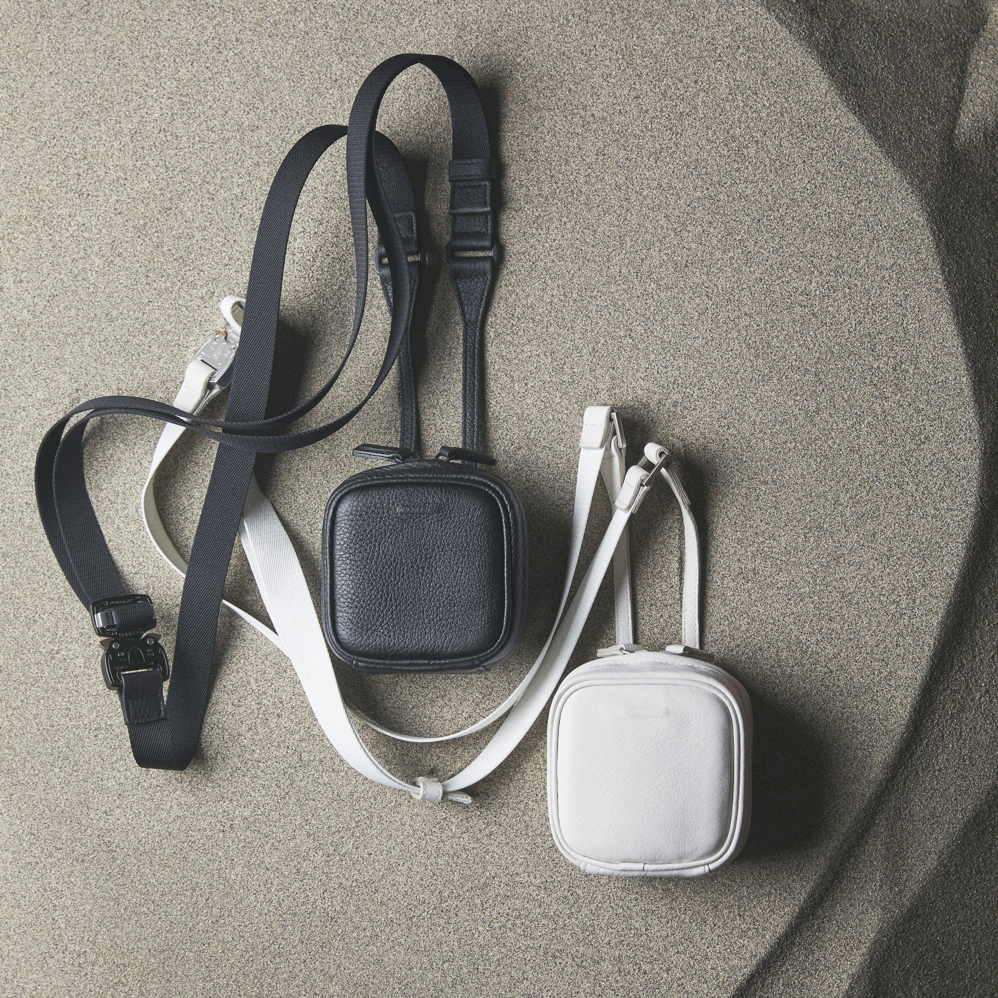 土屋鞄製造所 - 【最新作】objcts.io アジャスタブルレザーストラップ付マイクロバッグ 長さ調節可能なストラップにアップデート。iPhoneに+αの機能を