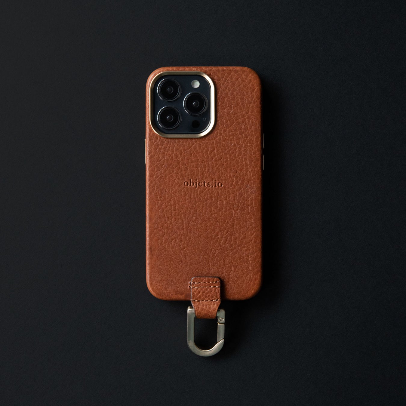 レンズフレームやカラビナ等の金具はゴールドに