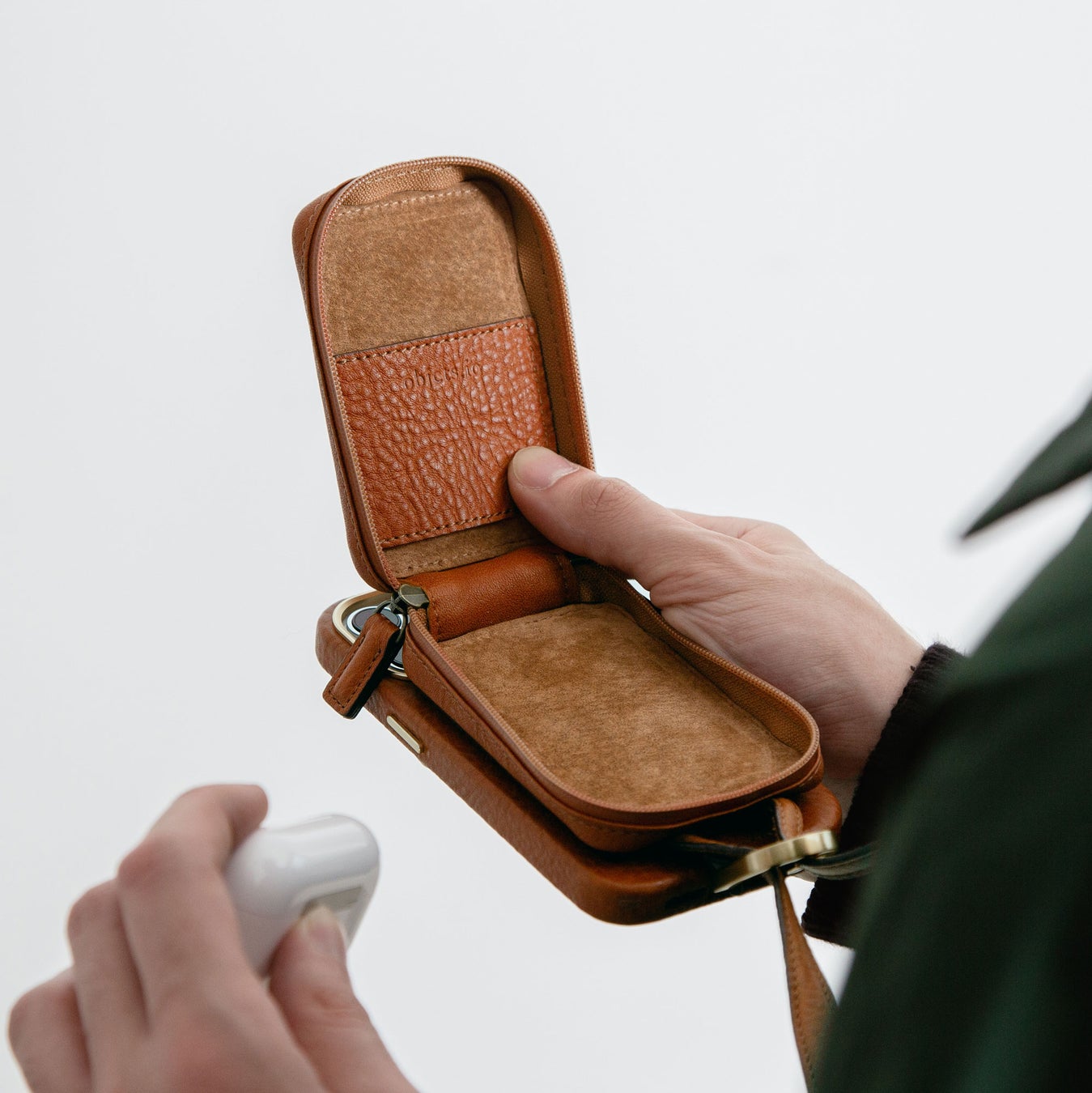 一部内装にはピッグスウェードを使用