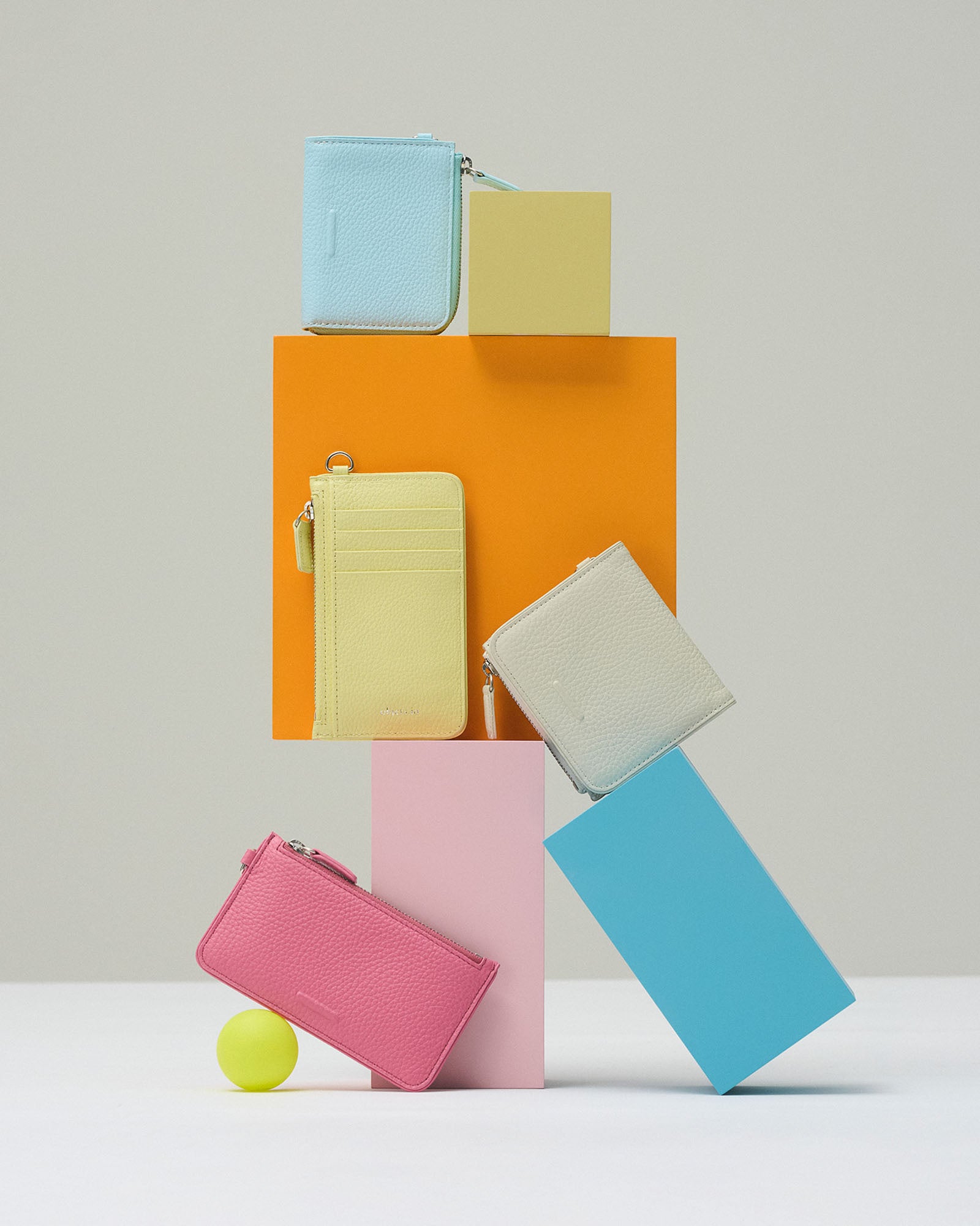 objcts.io】ミニバッグにも収納しやすい、スリムでコンパクトな新型