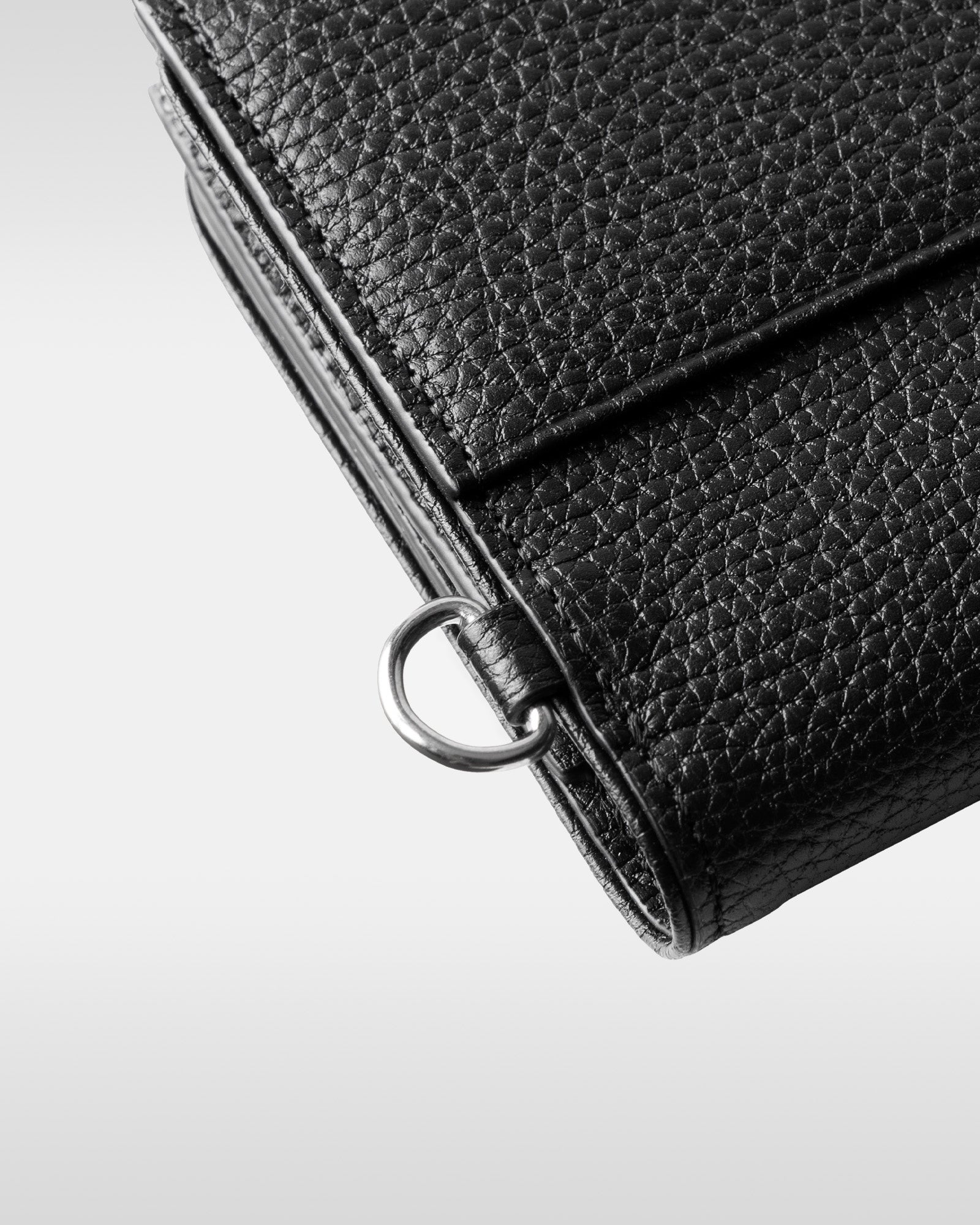 objcts.io】ミニバッグにも収納しやすい、スリムでコンパクトな新型