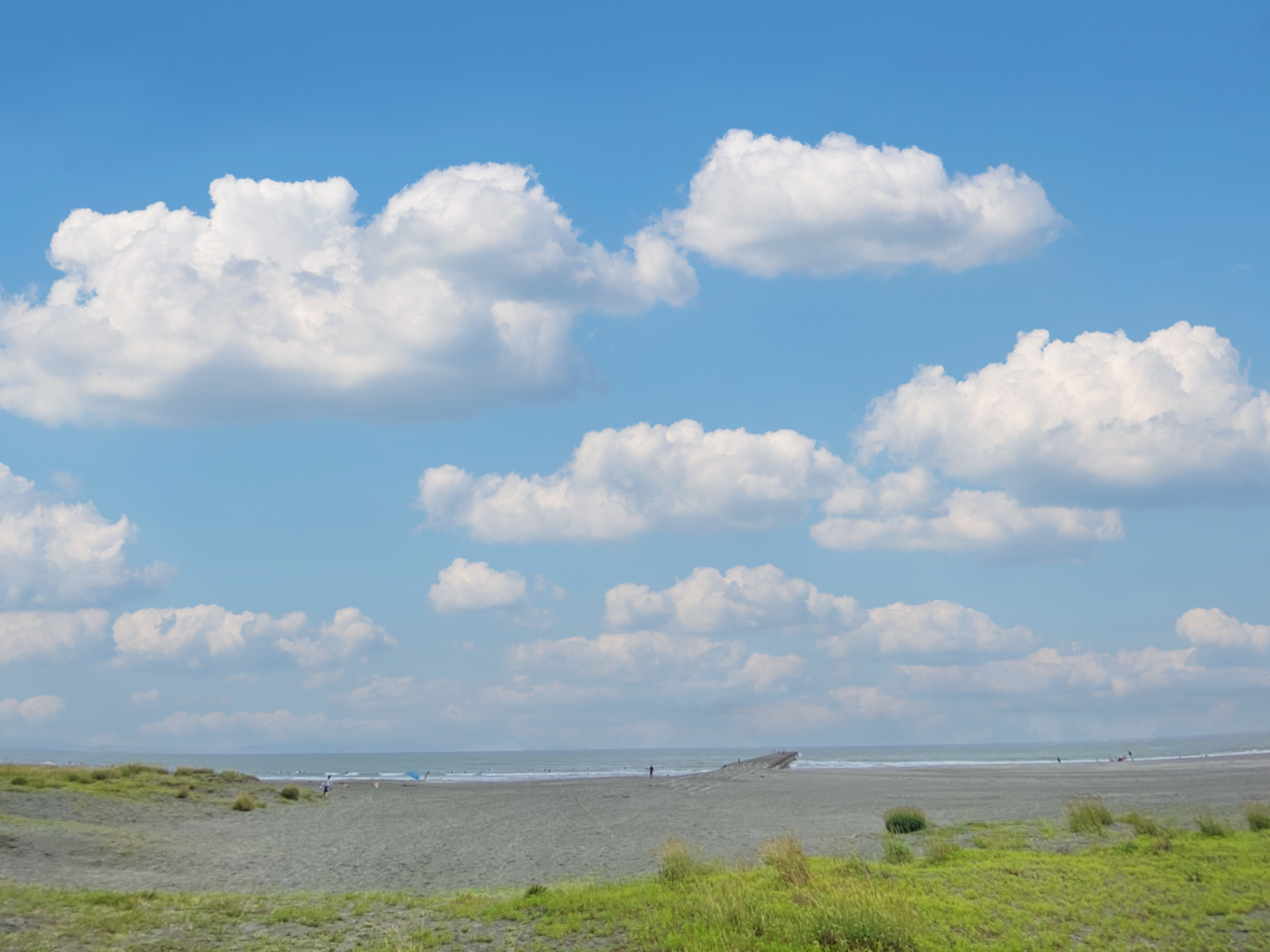 活動拠点となる小松海水浴場