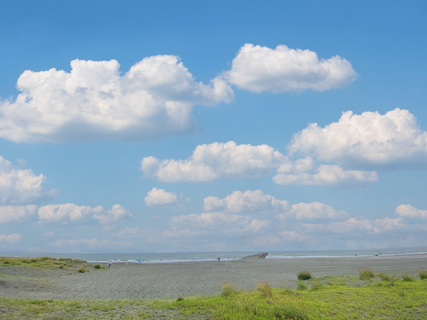 活動拠点となる小松海水浴場