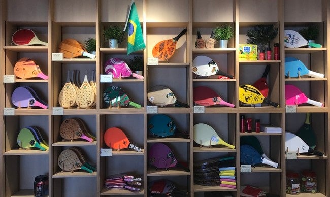 東京・明大前のオフライン専門店には全国からフレスコボール愛好家が来店（完全予約制）