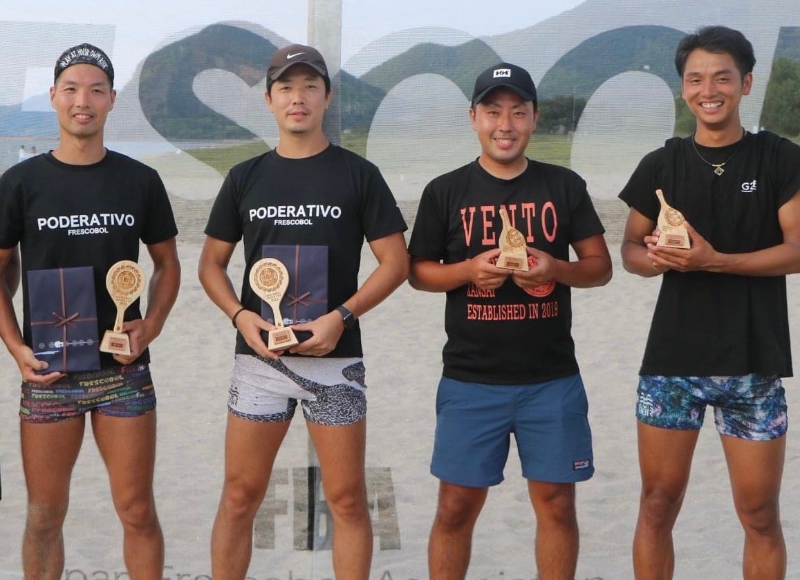 左から、外山&松浦ペア、山下&岸田ペア