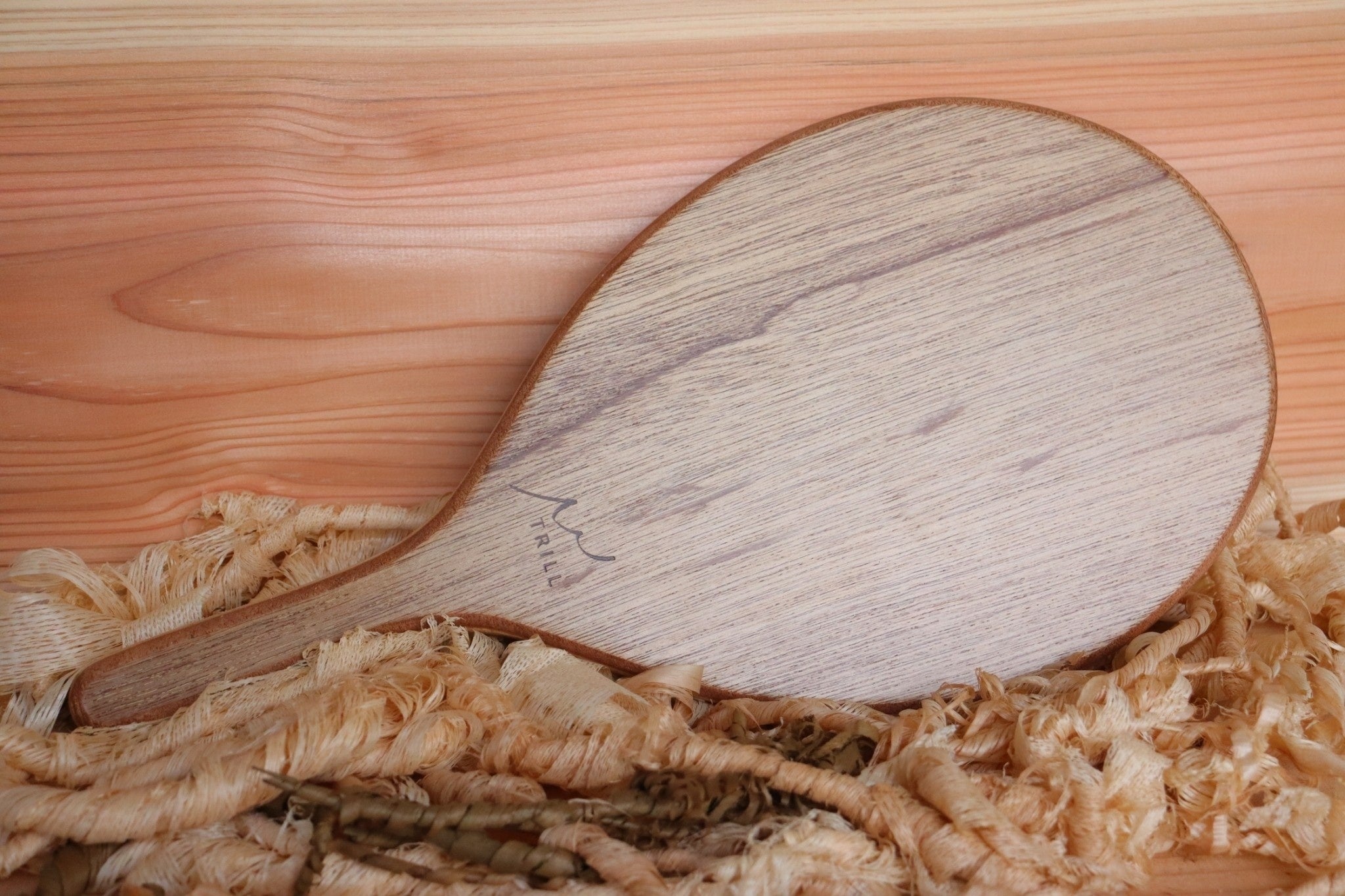 TRILL - PRO〈高反発ラケット〉（撮影：小林大樹）