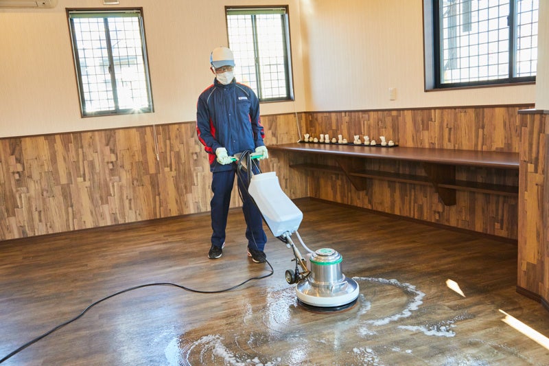 プロの床（フロア）清掃の様子