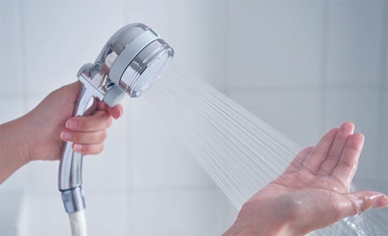 細かな水流と広い水形で心地よい使用感が得られます