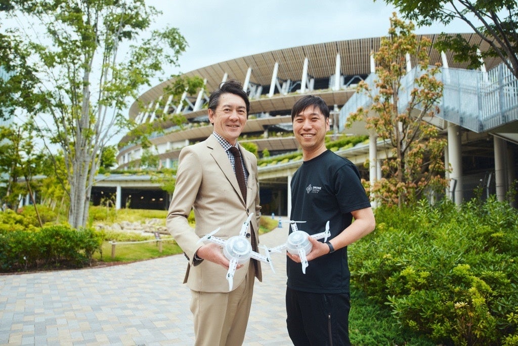 左：中京テレビ放送株式会社 ビジネスプロデュース局⻑ 村井 清隆／右：株式会社ドローンショー・ジャパン 代表取締役社長&nbsp; ⼭本 雄貴
