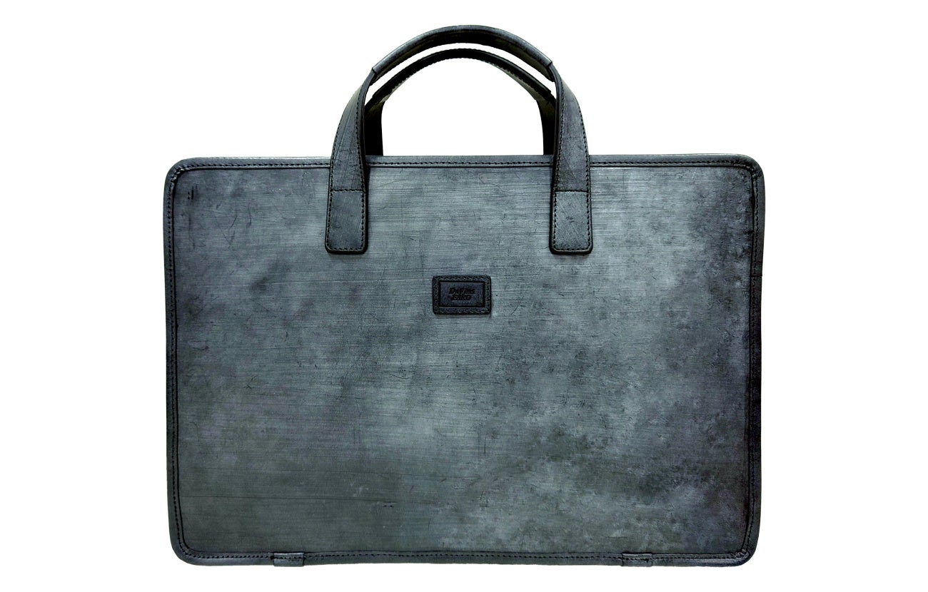 ドルガバ　ビジネスバック　発見 職人技が光る堅牢かつ重厚感のあるブライドルレザーを採用した