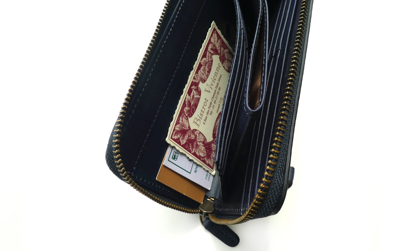 ブライドルレザーのなかでも至高の逸品【オークバーク】を採用