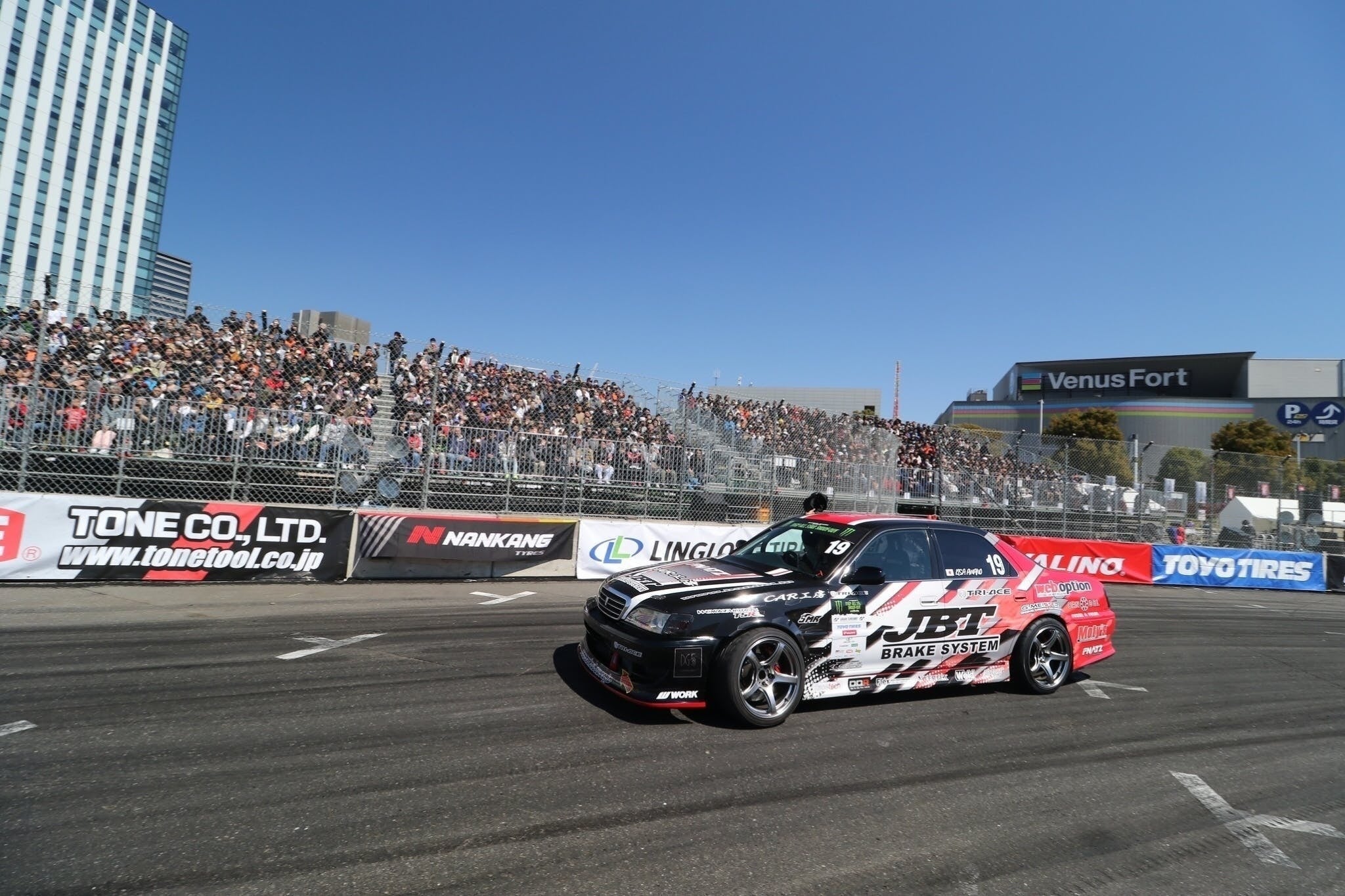 『D1 Lights』参戦女性ドリフトドライバー粟野如月選手