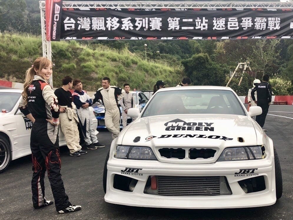 『D1 Lights』参戦女性ドリフトドライバー粟野如月選手