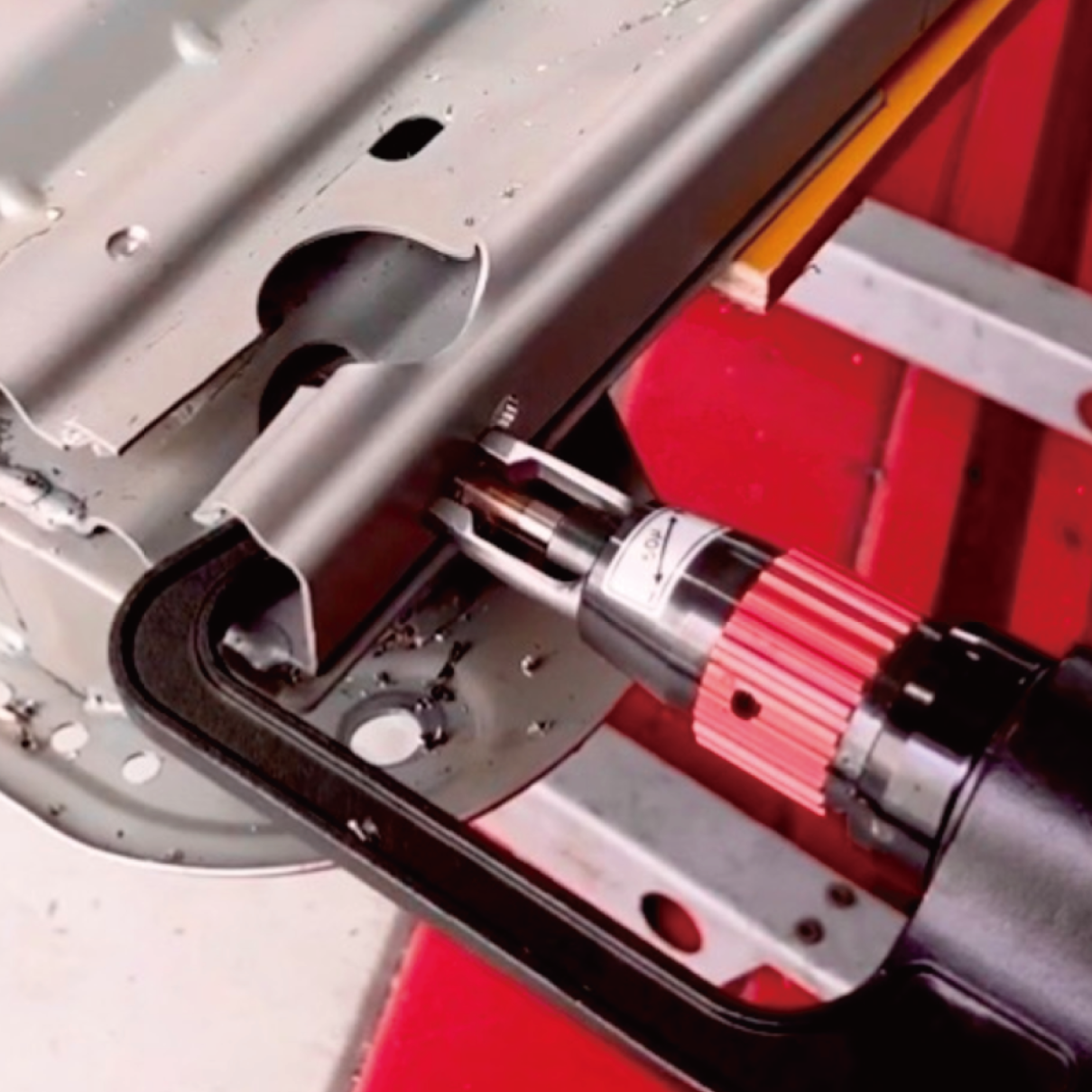 メカドルゆきさん大興奮！超高張力鋼板対応のスポットカッター（ドリル）「エフディエム Star4」