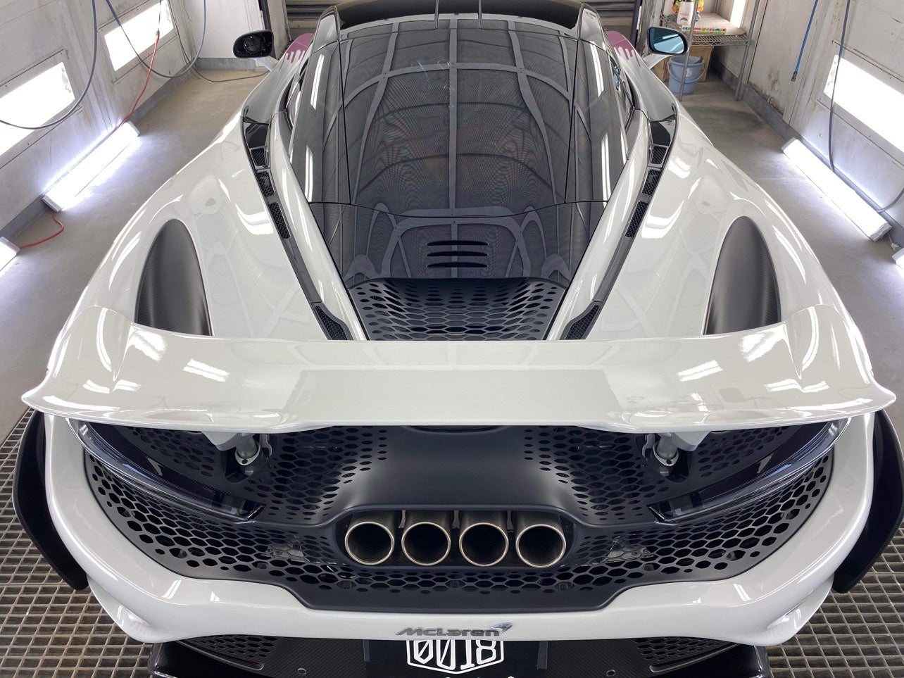 FULL SPPF＆デザインペイント マクラーレン×FDM 3WAY多機能ADASリフト（ファインピース オートテックセンターにて展示）