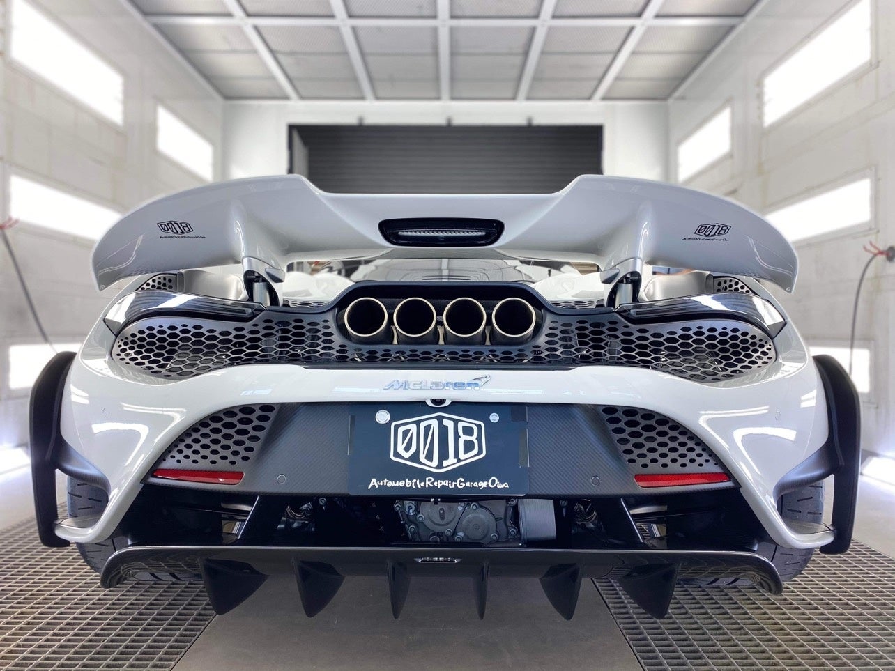 FULL SPPF＆デザインペイント マクラーレン×FDM 3WAY多機能ADASリフト（ファインピース オートテックセンターにて展示）