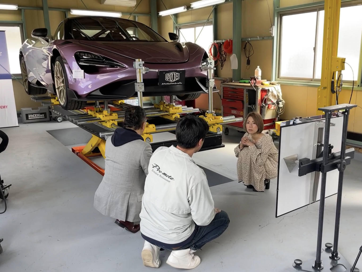 FULL SPPF＆デザインペイント マクラーレン×FDM 3WAY多機能ADASリフト （ファインピース オートテックセンターにて展示）