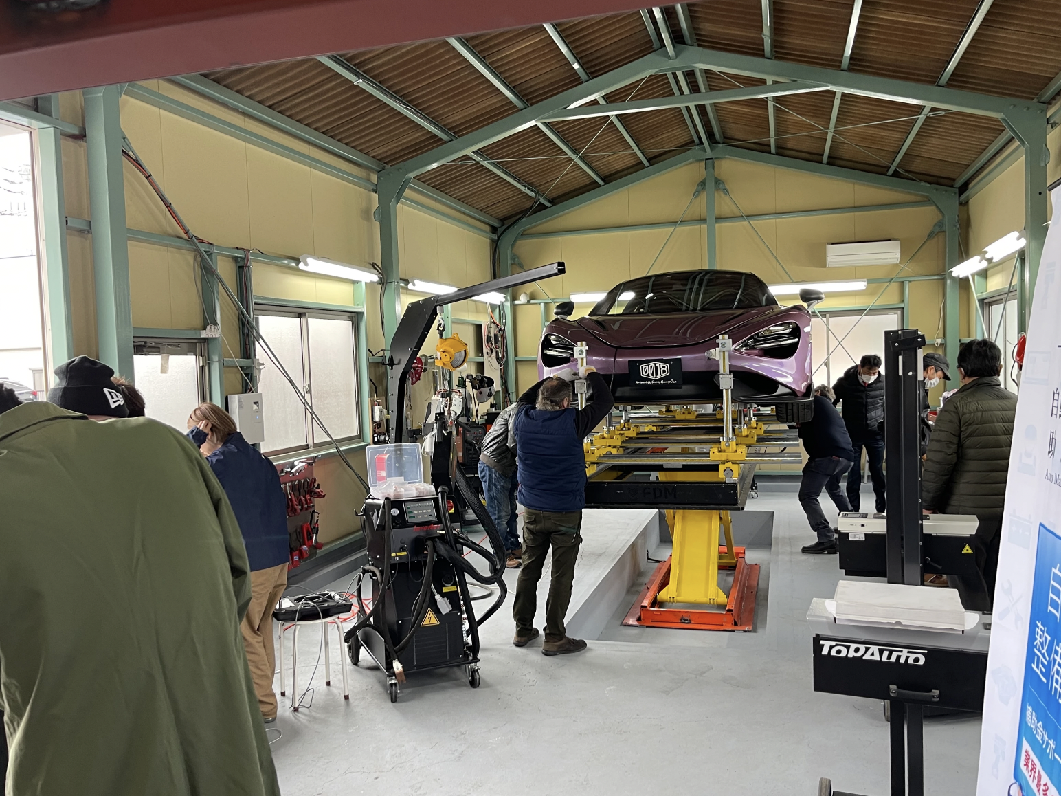 FULL SPPF＆デザインペイント マクラーレン×FDM 3WAY多機能ADASリフト （ファインピース オートテックセンターにて展示）