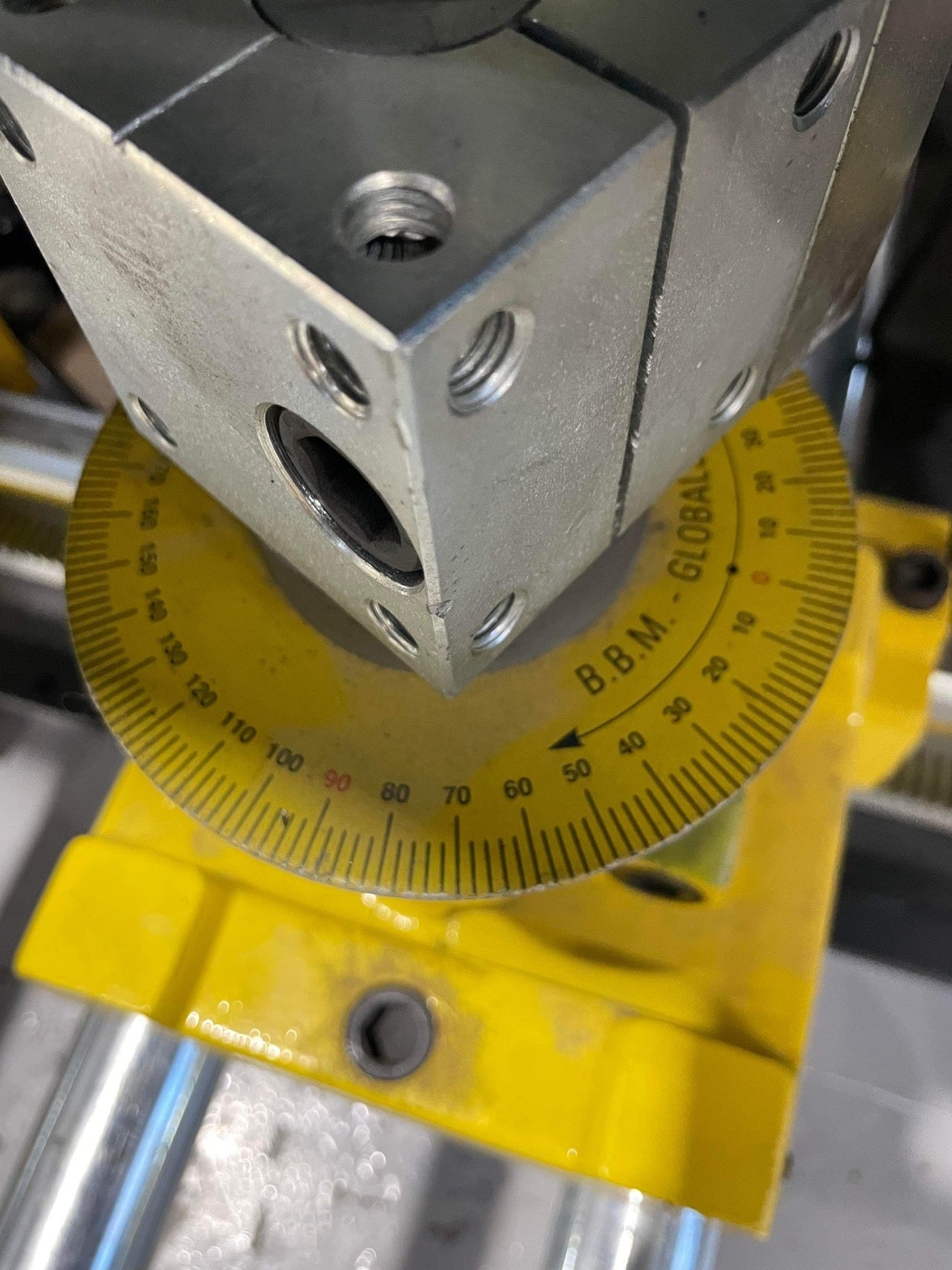 エーミング技術レポート：リアホーシング変形時のADASキャリブレーション前提条件確認