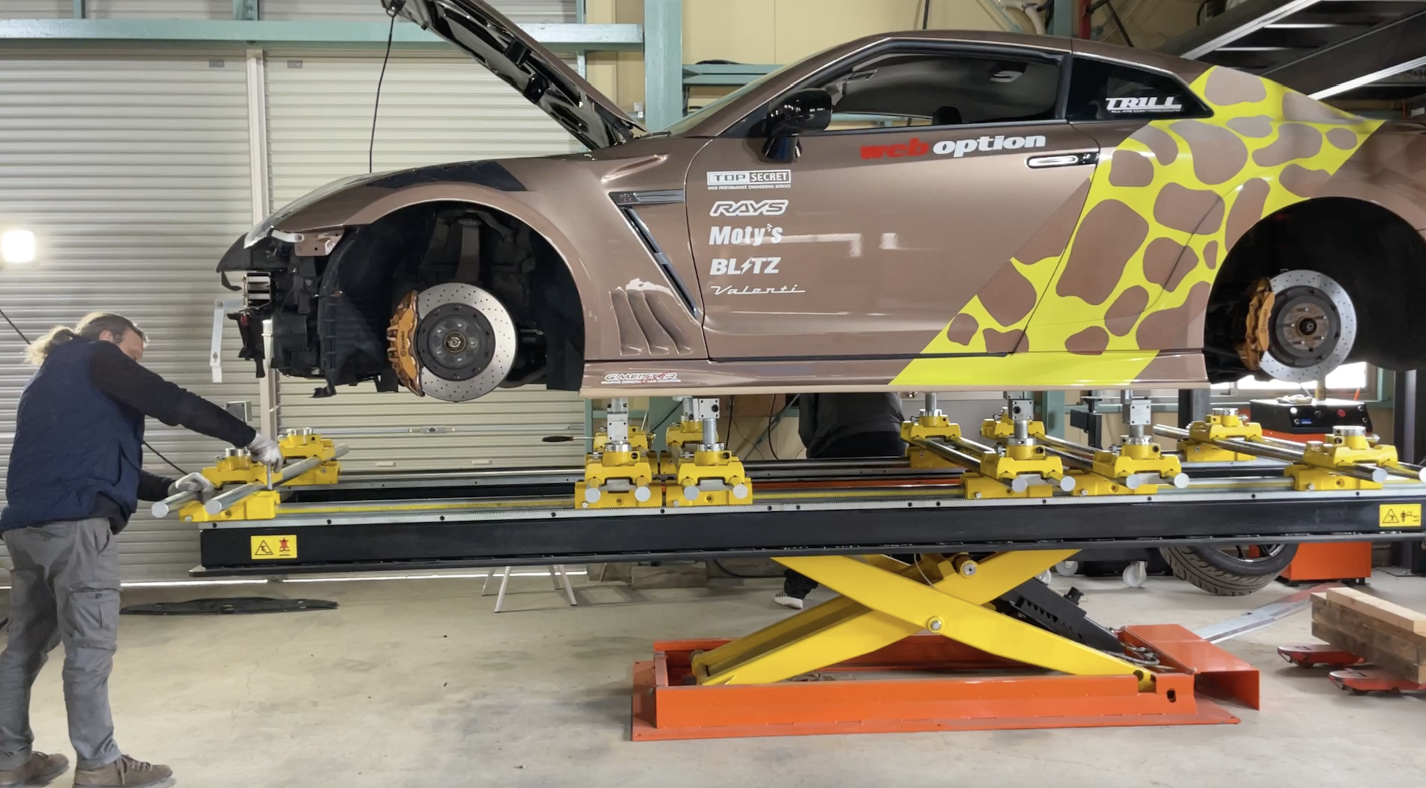 オールインワンのジグ修正・フレーム測定 × ホイールアライメント調整 × エーミングサポート