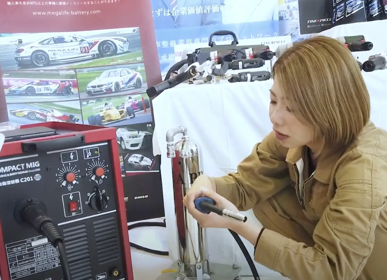 本格派コンパクトミグ 高性能半自動溶接機