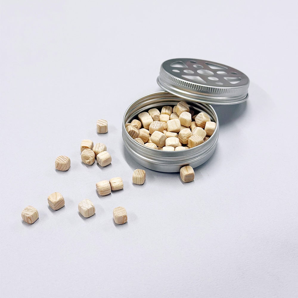 店舗で販売する「ヒノキのフレグランスボトル」の香りをお試しいただけます