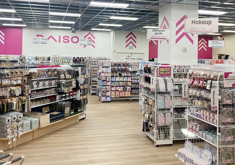 ショッピングしやすい広々とした店内