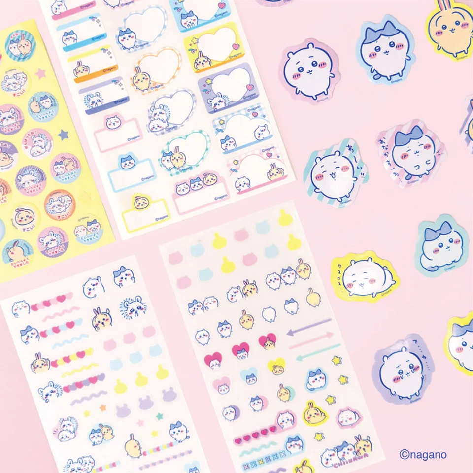 DAISO限定デザインのちいかわのシールの商品画像。パステルカラーのシートに、ちいかわ・ハチワレ・うさぎのフレークシールやスケジュールシールが並んでいる