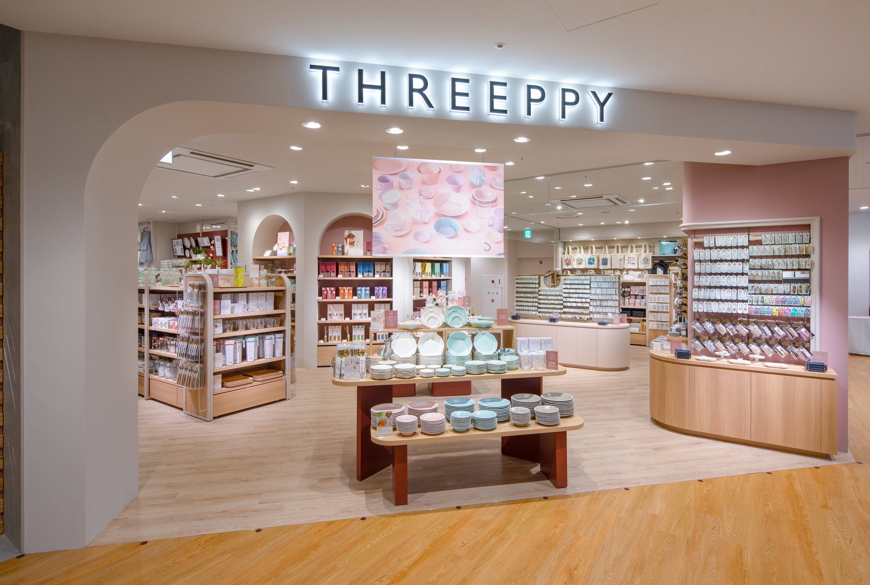 THREEPPY店舗イメージ（マロニエゲート銀座店）