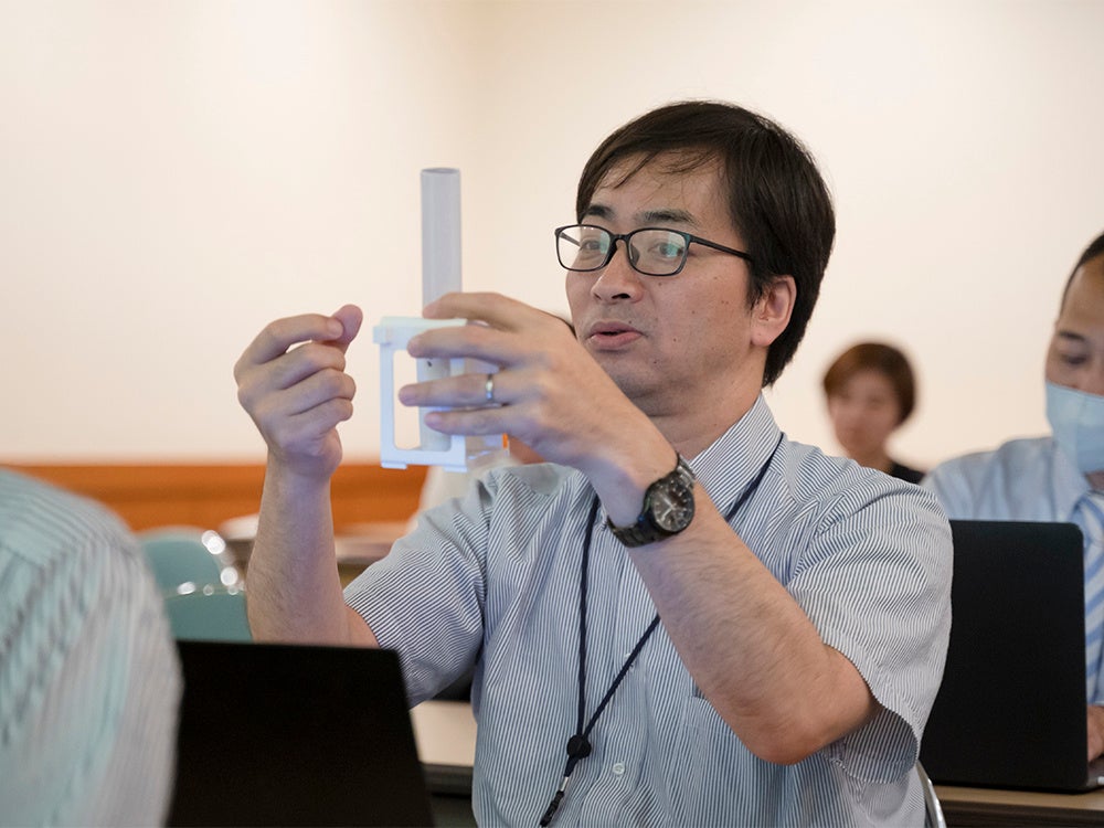 最終審査では、大創産業のバイヤーから質問やアドバイスも活発に行われた