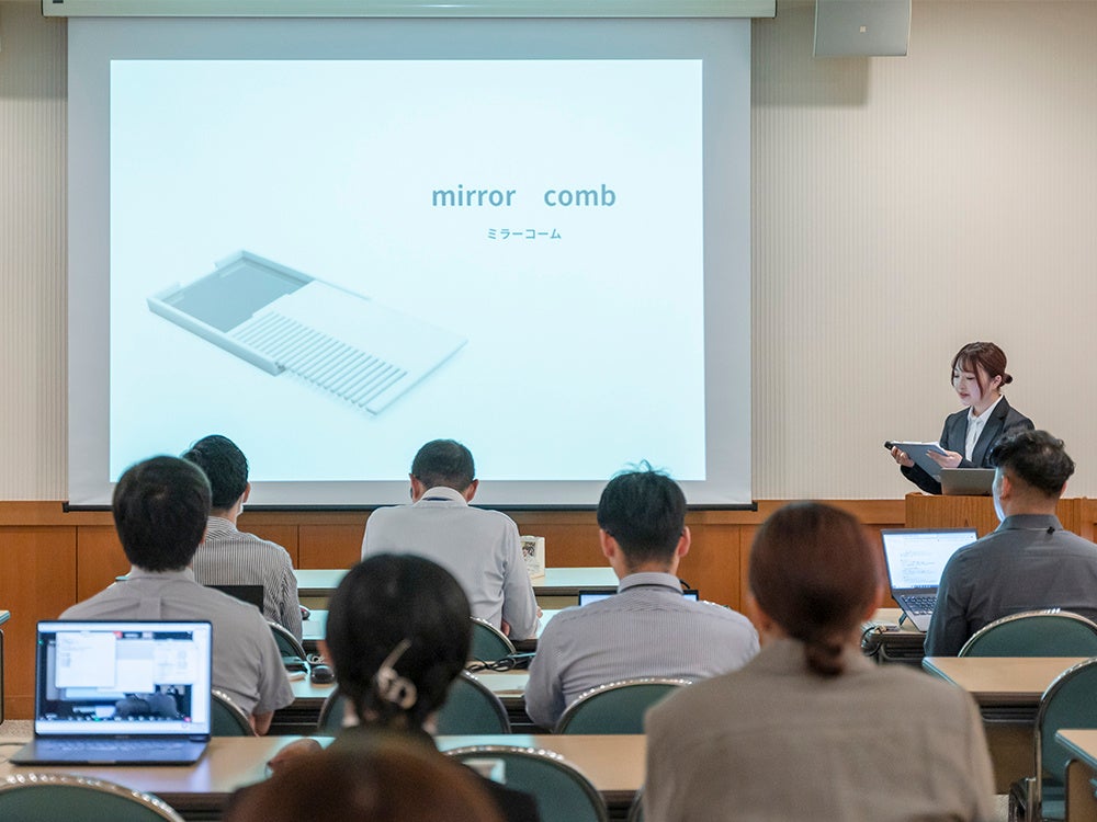 プロダクトデザイン学科2年 鈴木さんのプレゼンテーション