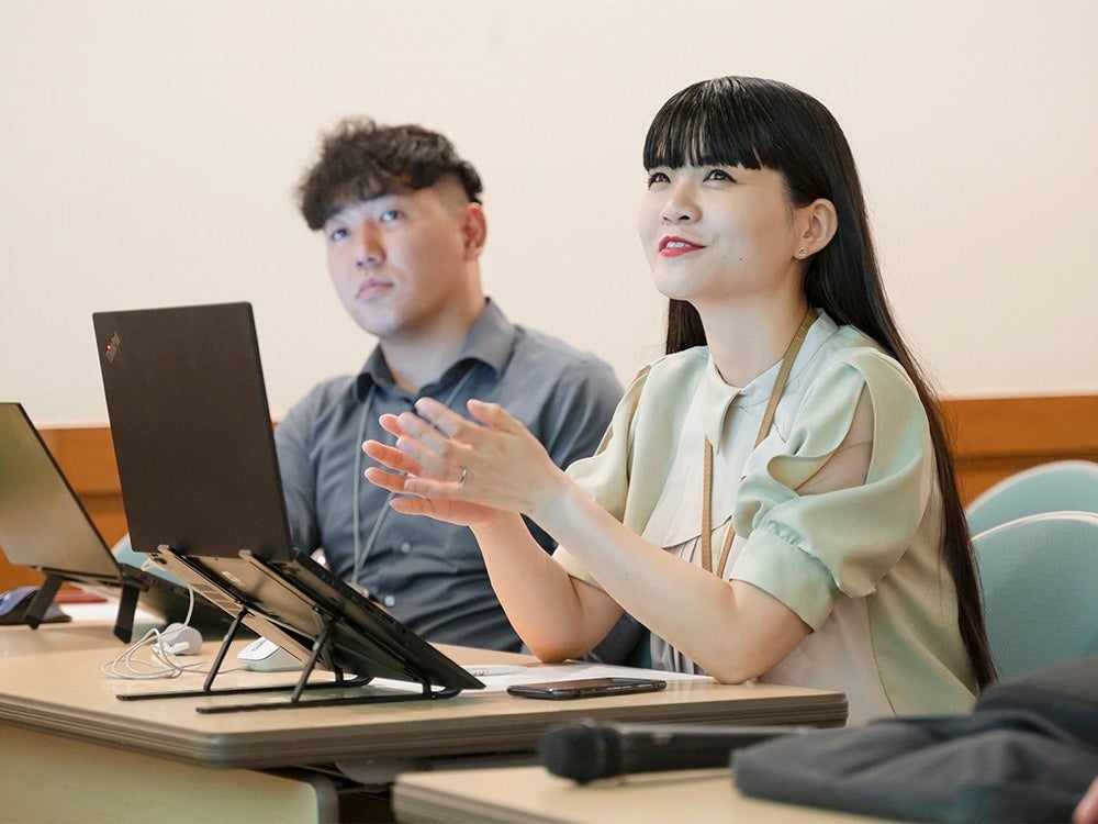 最終審査では、大創産業のバイヤーから質問やアドバイスも活発に行われた