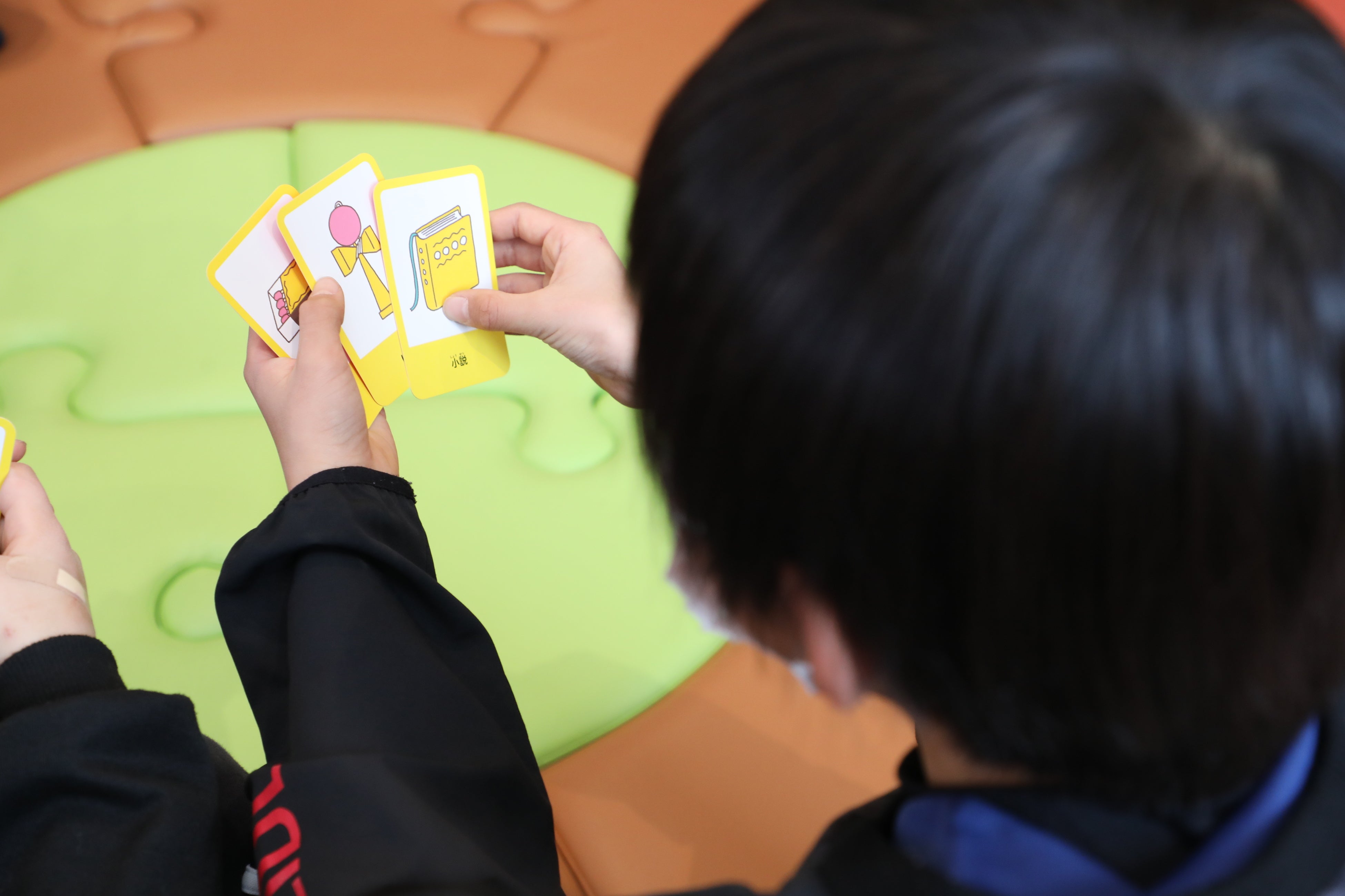 カードゲームで楽しくコミュニケーション