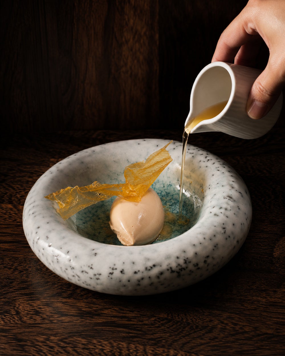 みなとみらいのクリスマスを彩る“皿の上の芸術” フランス料理「クイーン・アリス」で心ときめく7日間限定のクリスマスコースをご用意!