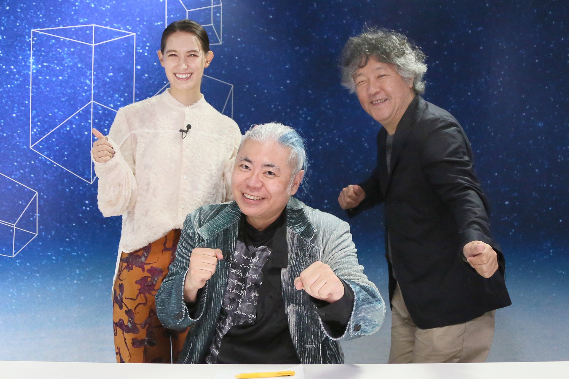 中央:八津弘幸
