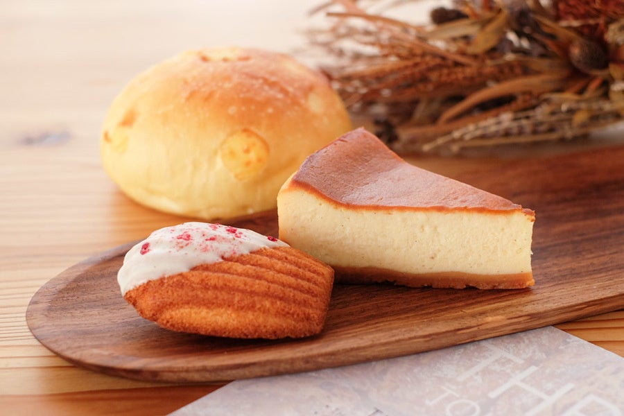 マドレーヌ、チーズケーキ、フォカッチャチーズ