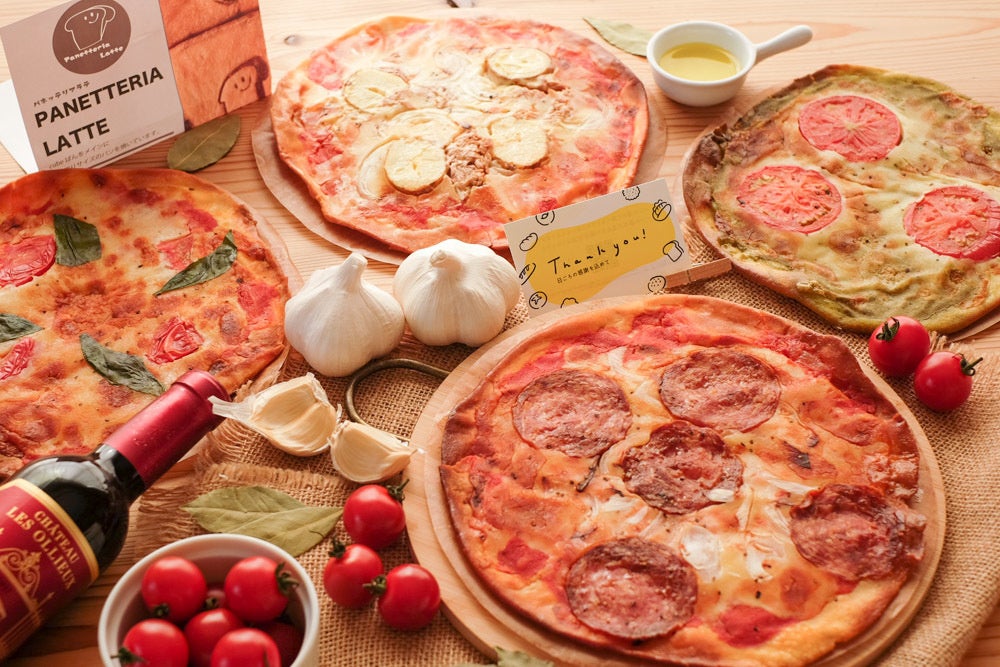 パン屋さんのパリパリクリスピー生地のピザ