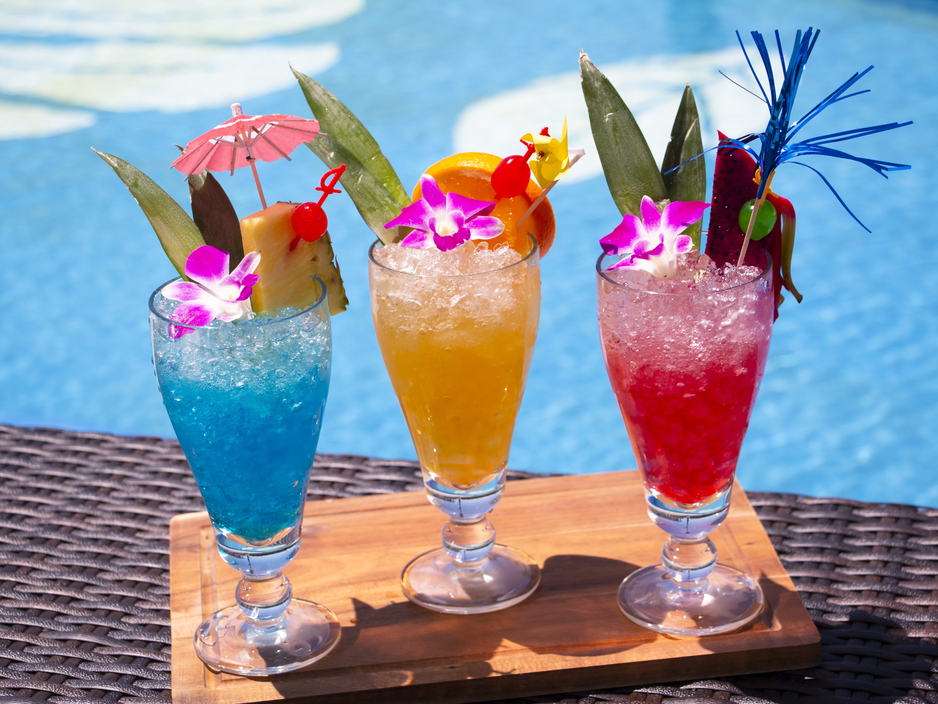 左から「アクアブルー」「みなとZIMAサンシャイン」「トロピカルサンセット」