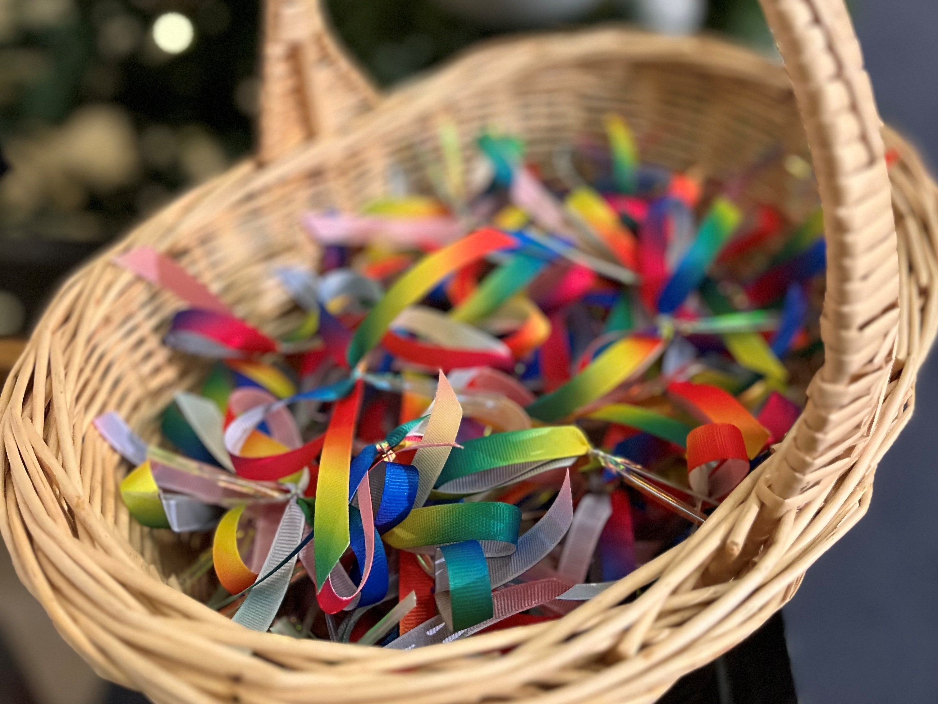 チャリティーツリー　レインボーカラーのリボン