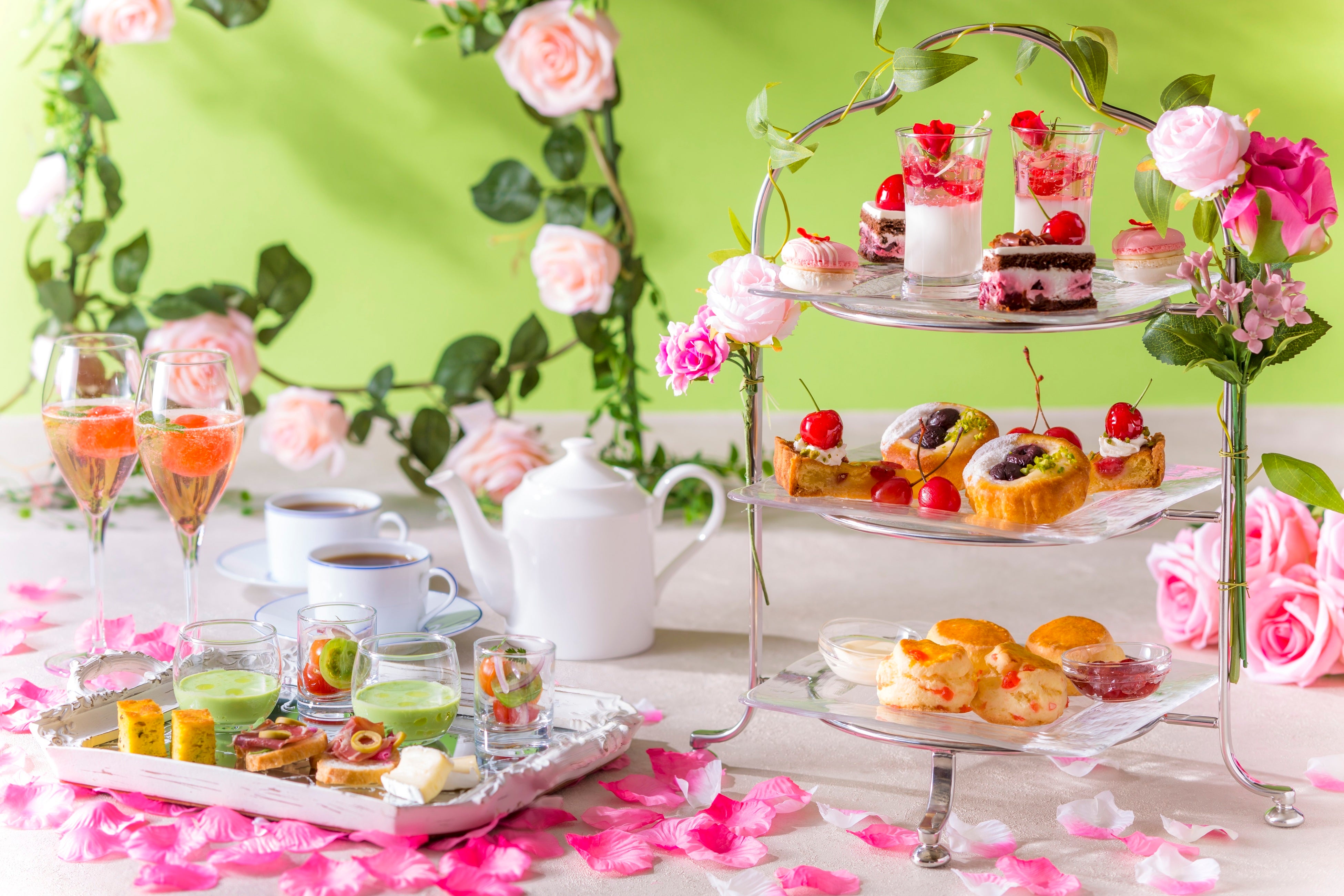 写真はイメージ（2名さま分）、オプションドリンク付