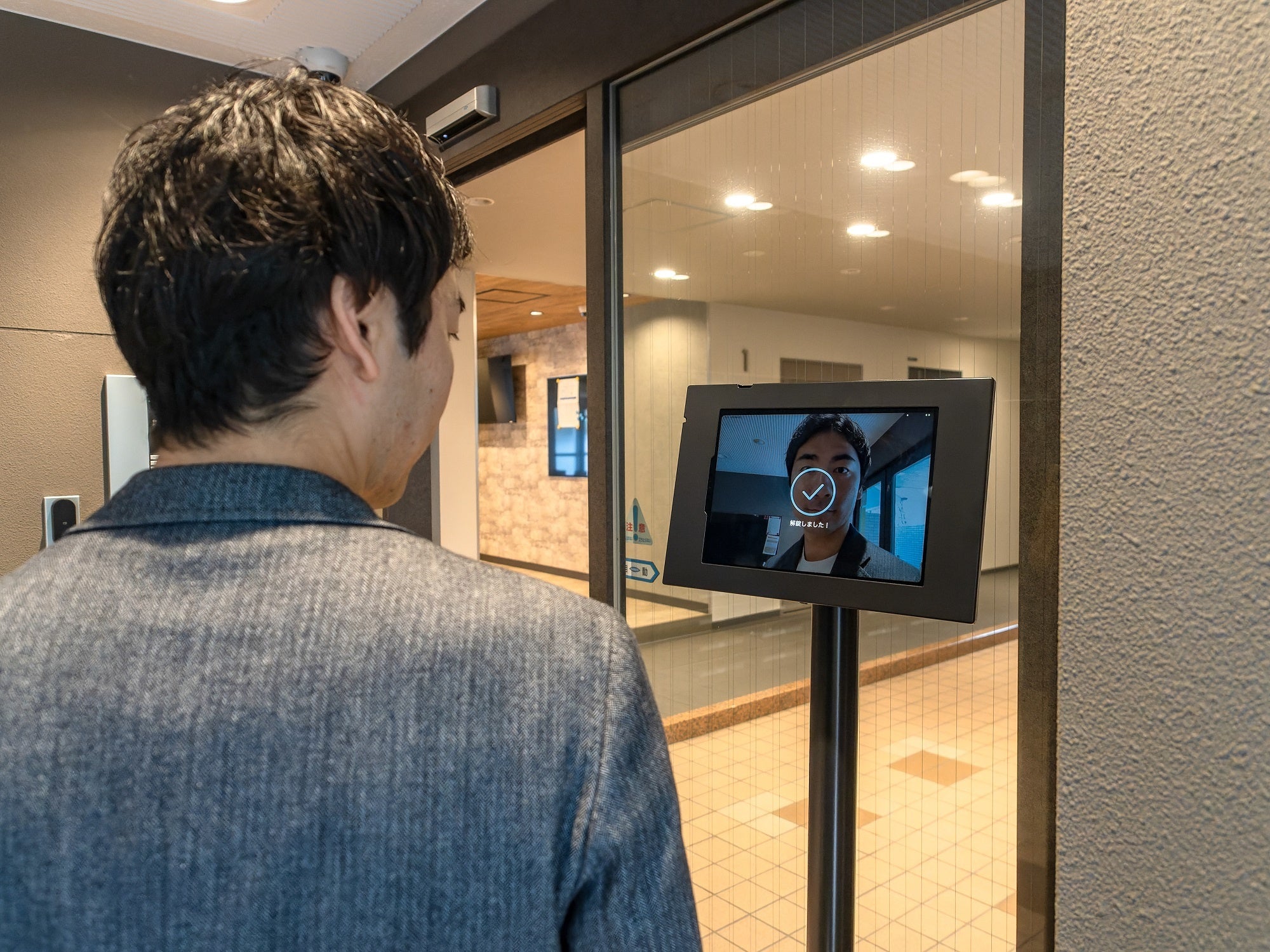 顔認証による解錠（エントランス）