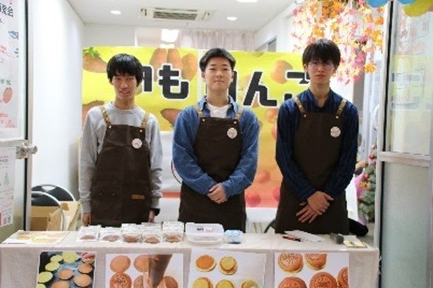 商店街での販売の様子