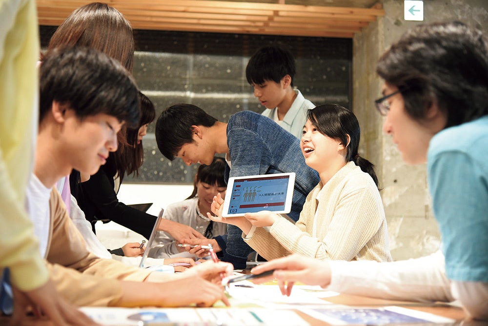 神戸新聞社と連携授業を開始