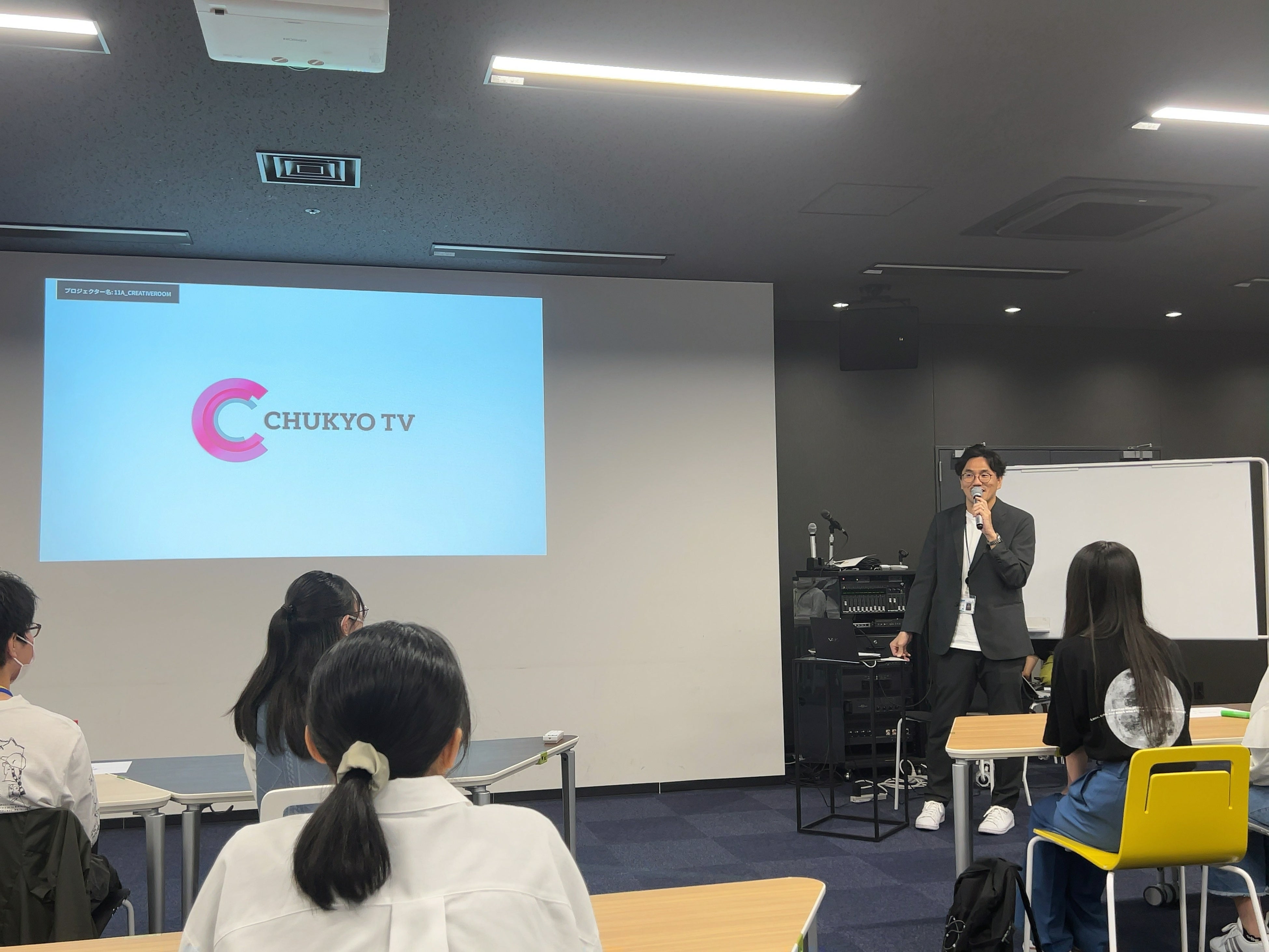 アナウンサーによる講演の様子