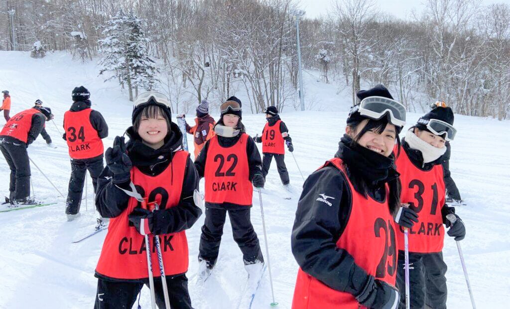 クラーク国際生のスキー実習の様子