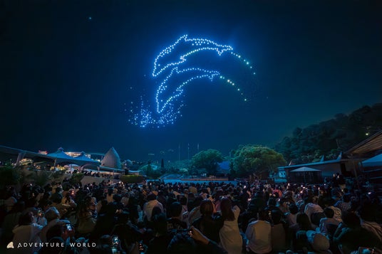 【お盆4日間の限定開催】パーク入園でどなたでも観覧無料 GWに大反響を呼んだ500機のドローンが再び夜空を彩る! 8月13日(木)~16日(日)「Sense of Wonder ドローンショー」開催 【お盆4日間の限定開催】パーク入園でどなたでも観覧無料 GWに大反響を呼んだ500機のドローンが再び夜空を彩る! 8月13日(木)~16日(日)「Sense of Wonder ドローンショー」開催